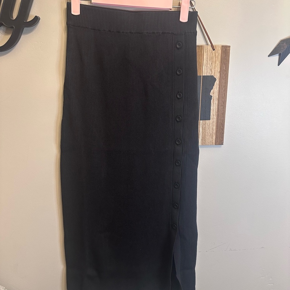 Chic Black Button-Accent Pencil Skirt